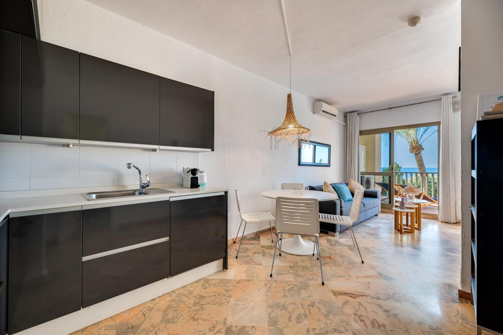 Front Line Beach Studio Apartment Marbella Eksteriør billede