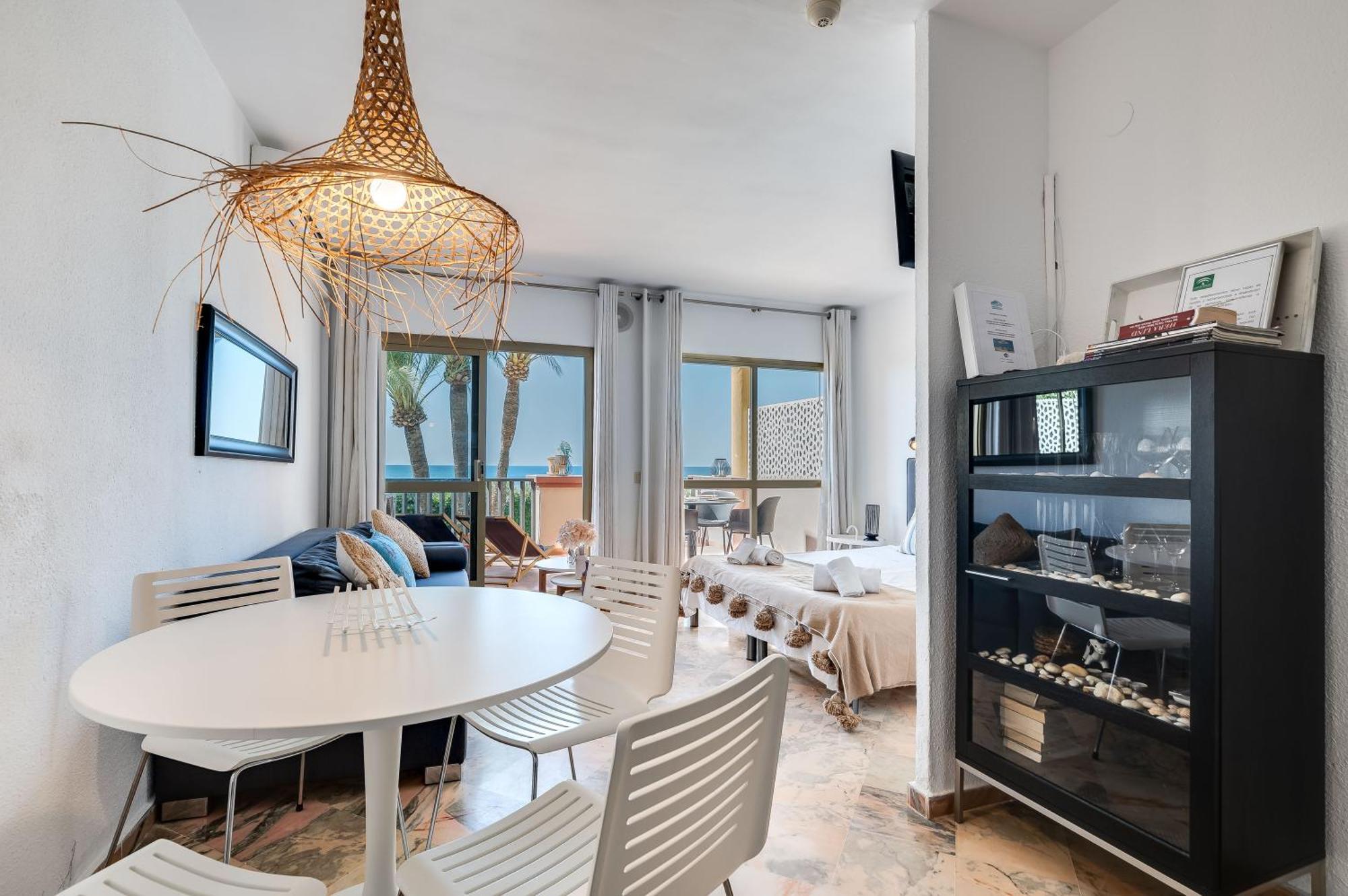 Front Line Beach Studio Apartment Marbella Eksteriør billede