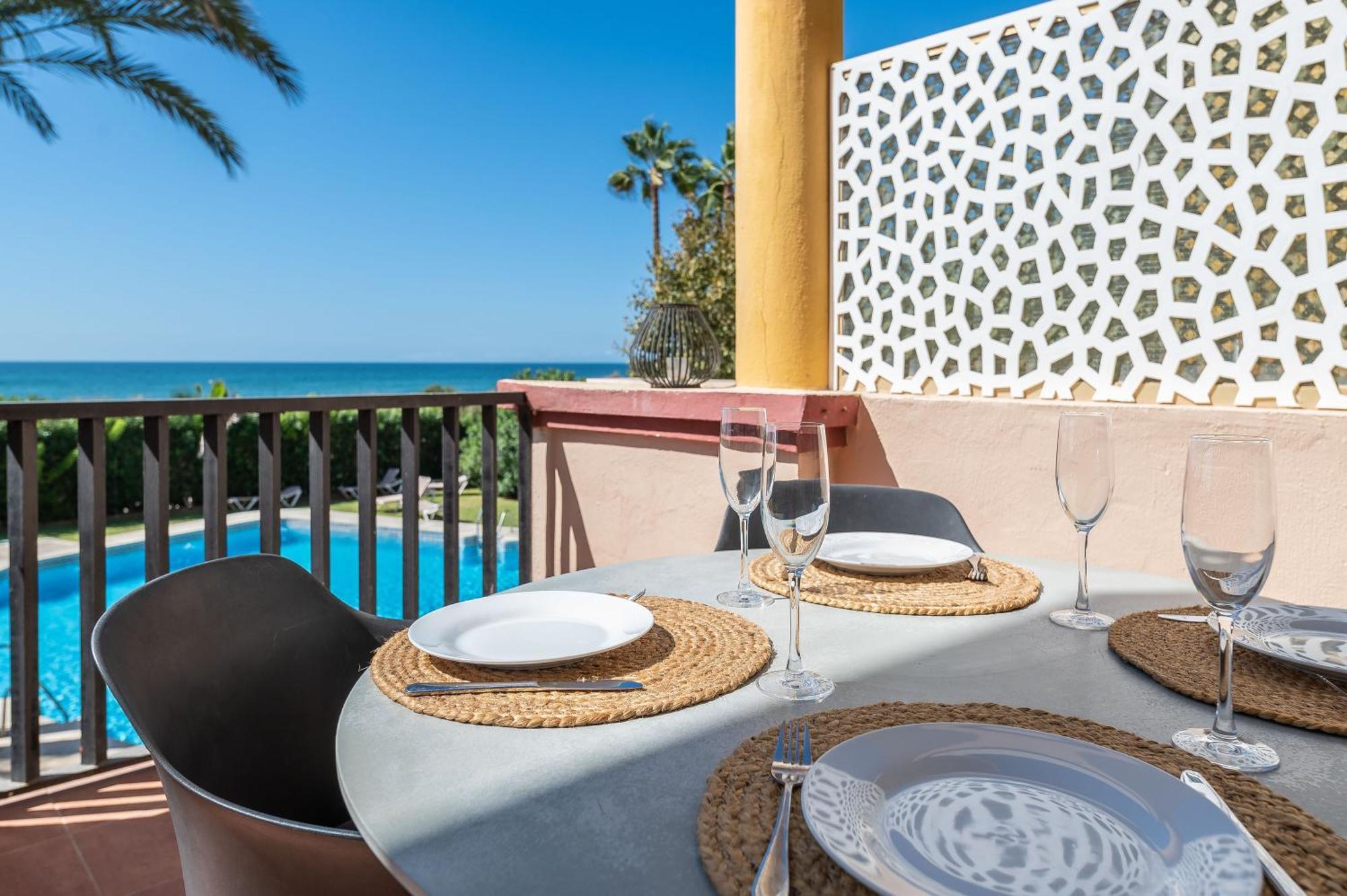 Front Line Beach Studio Apartment Marbella Eksteriør billede