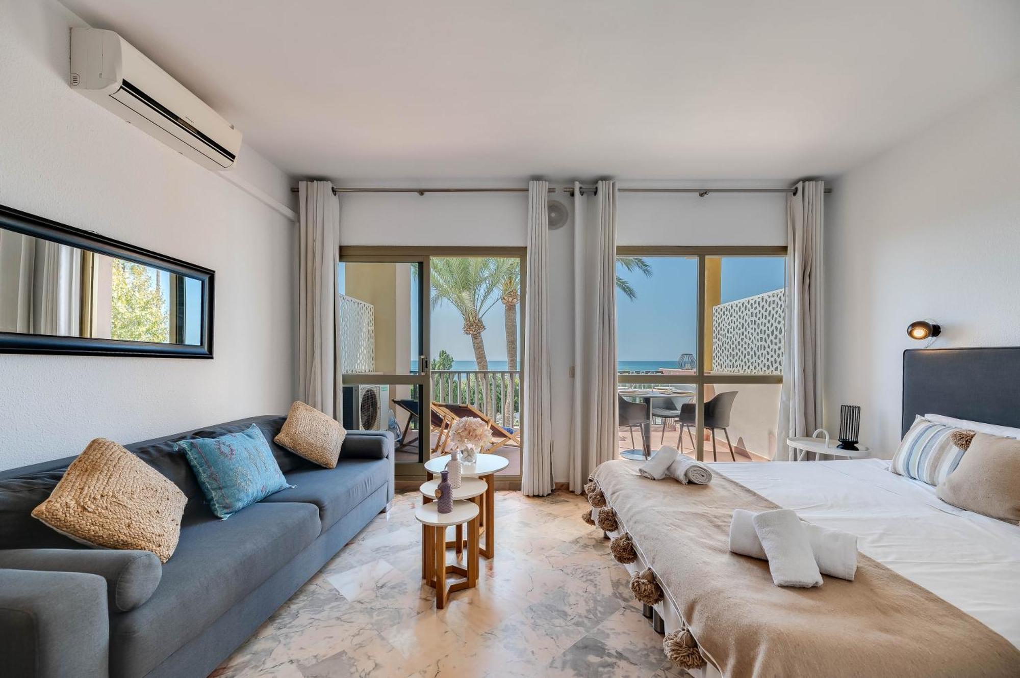 Front Line Beach Studio Apartment Marbella Eksteriør billede